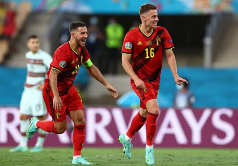 Anh em nhà Hazard mừng bàn thắng quyết định vào lưới Bồ Đào Nha. Ảnh: Getty Images
