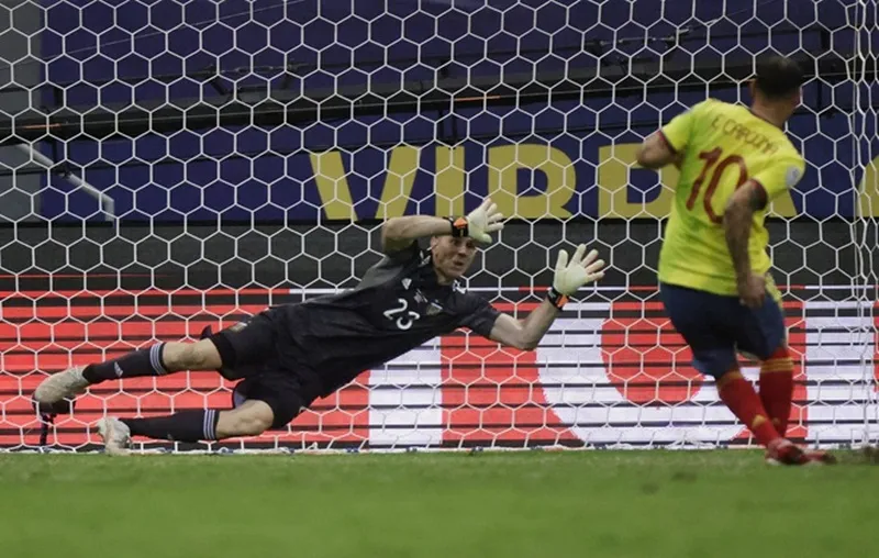 Copa America 2021: Thủ thành Emiliano Martinez tỏa sáng trên chấm 11m đưa Argentina vào chung kết ảnh 1