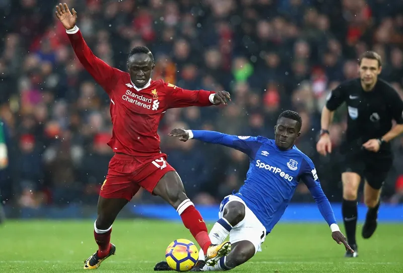 Benitez tự tin giữa cuộc chiến xanh-đỏ ảnh 1