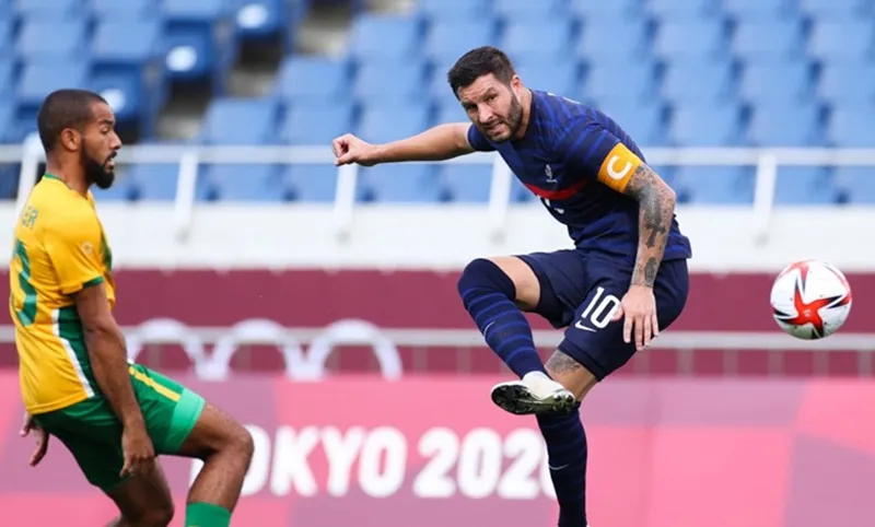 Andre-Pierre Gignac đã tỏa sáng giúp Pháp giữ hy vọng vào tứ kết.