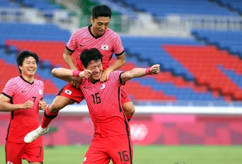 Bóng đá nam: Bờ Biển Ngà buộc á quân Đức dừng bước từ vòng bảng ảnh 1