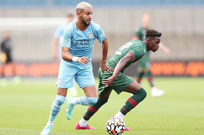 Riyad Mahrez là một trong những trụ cột tham gia từ đầu quá trình tập huấn.