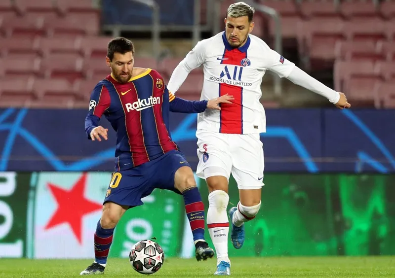 Lionel Messi khi cùng Barcelona thua Paris SG ở vòng 1/8 Champions League mùa qua.