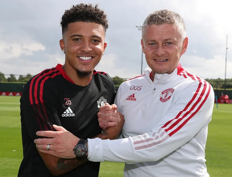 Jadon Sancho và HLV Ole Gunnar Solskjaer trong buổi tập đầu tiên.
