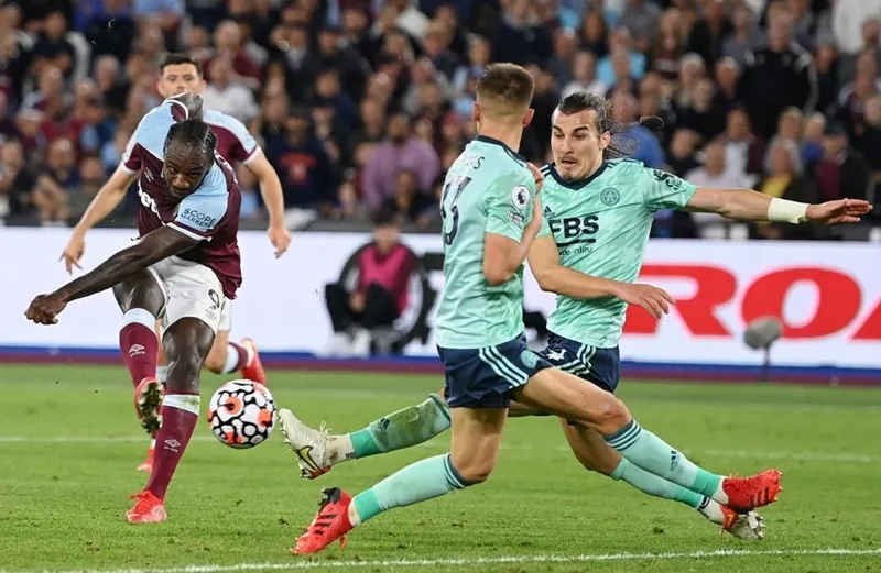 Antonio đi vào lịch sử, West Ham chiếm ngôi đầu ảnh 1