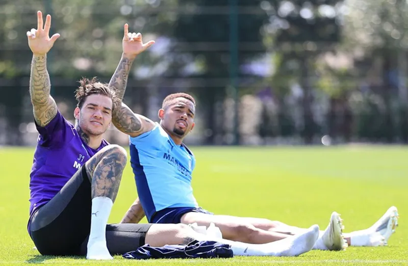 Gần 60 ngôi sao Premier League không được trở về đội tuyển ảnh 1