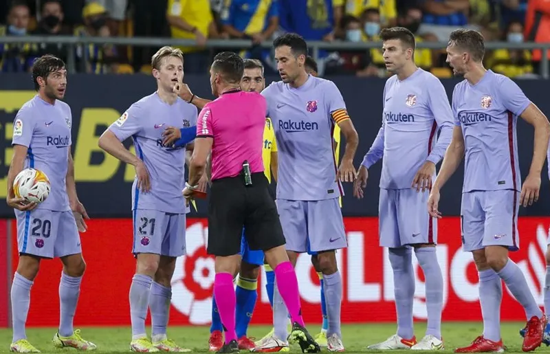 Barca chật vật cầm hòa tại Cadiz ảnh 1