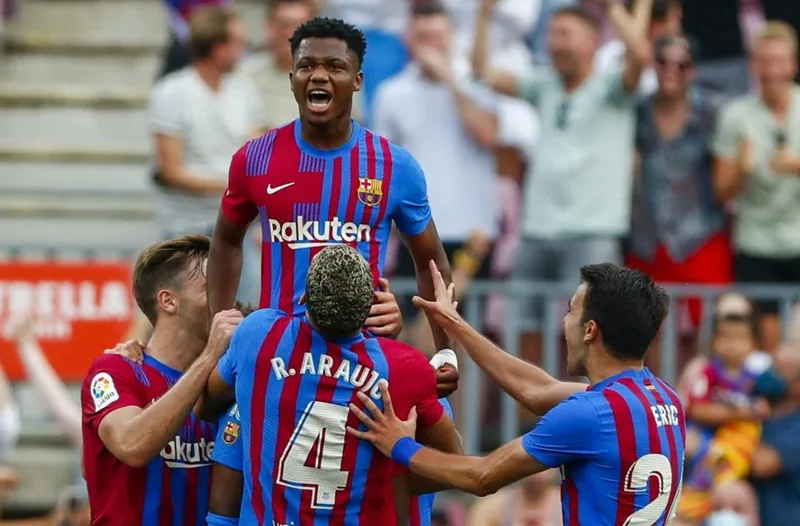 Ansu Fati được sân Camp Nou chào đón với màn trở lại đầy thành công.