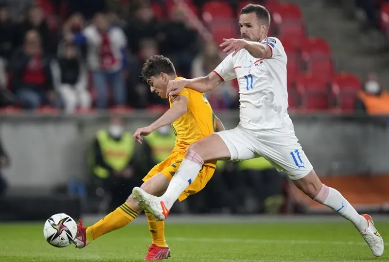 Daniel James ghi bàn quan trọng giúp Xứ Wales duy trì cơ hội.