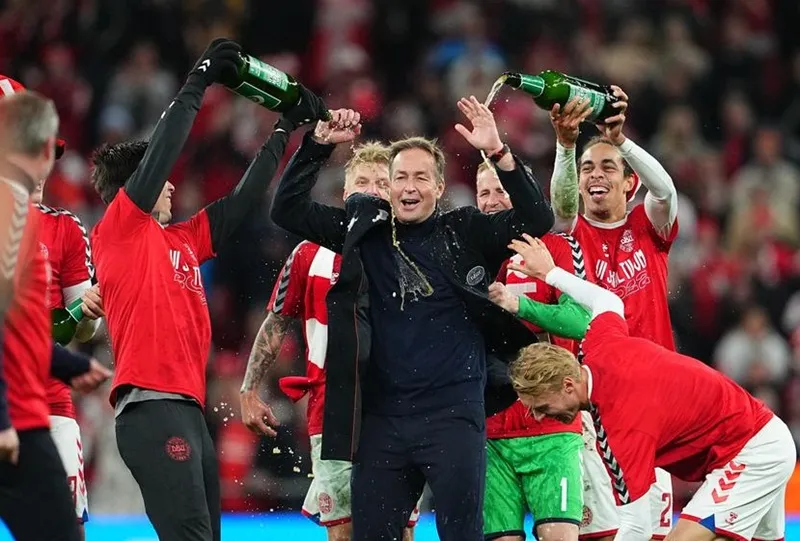 Đan Mạch trở thành đội thứ 2 vượt qua vòng bảng ảnh 1