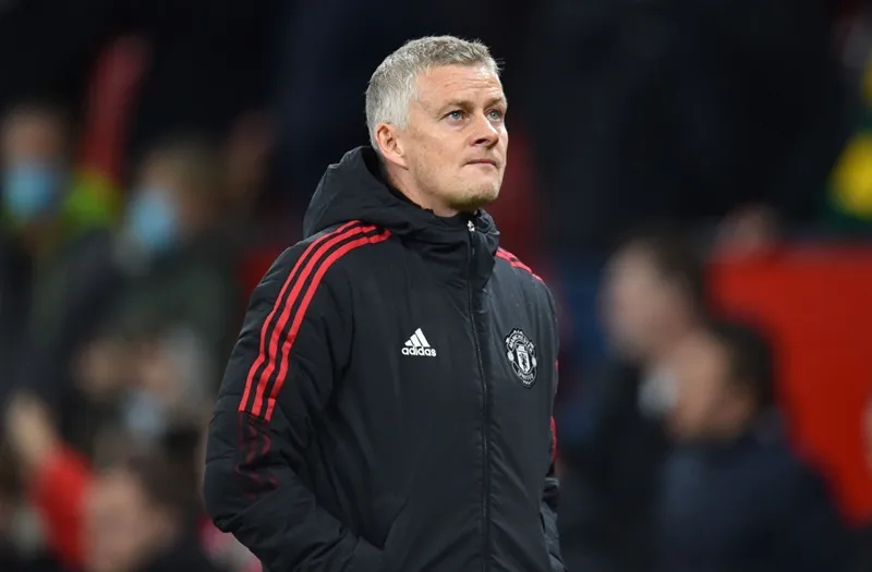 HLV Ole Gunnar Solskjaer bất lực chứng kiến đội hình bị lấn át. Ảnh: Getty Images