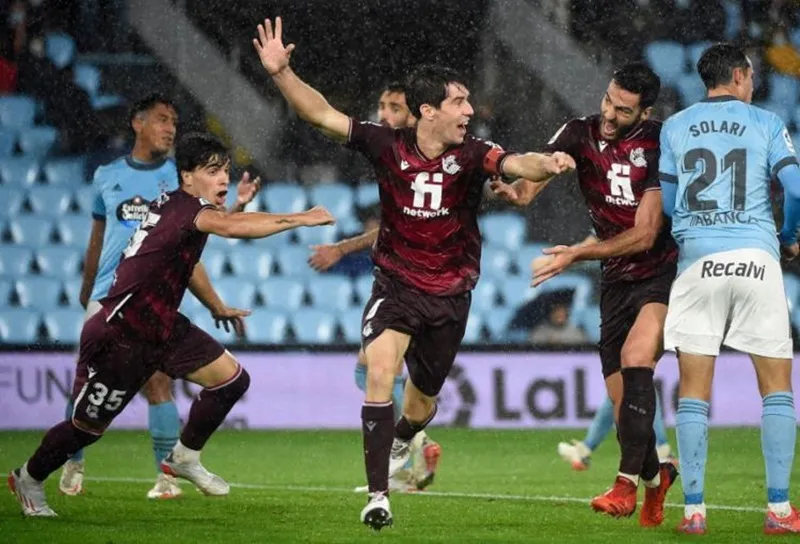 Sociedad tiếp tục bay cao để trở lại ngôi đầu.