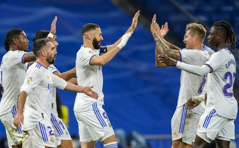 Real Madrid vẫn bản lĩnh trong màn so kè ở ngôi đầu.