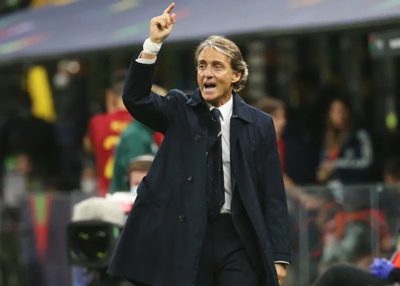 HLV Roberto Mancini kêu gọi các cầu thủ bình tĩnh và thể hiện sự dũng cảm.