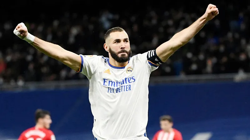 Karim Benzema tiếp tục phong độ ghi bàn để giúp Real tiến đi mạnh mẽ.