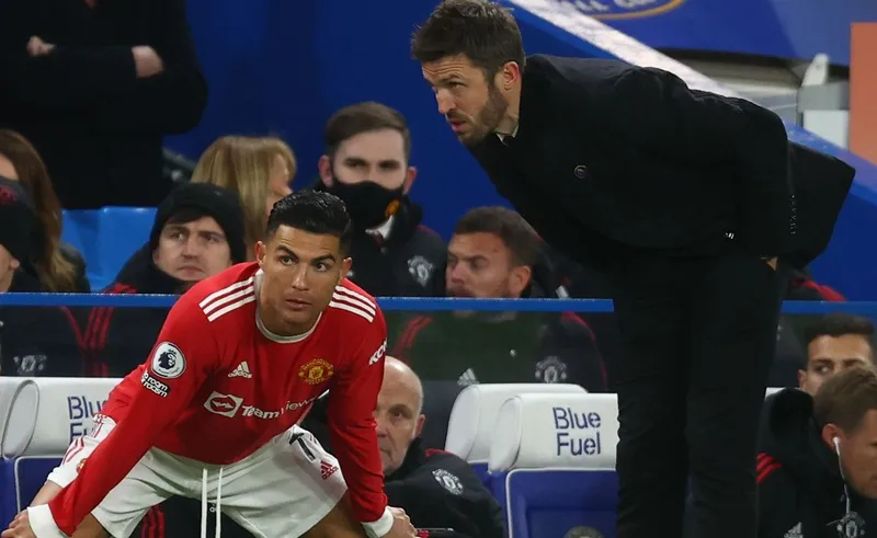 Michael Carrick từng gạt Cristiano Ronaldo lên ghế dự bị trong trận hòa Chelsea.