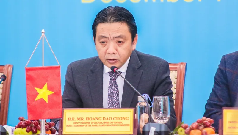 Thứ trưởng Bộ VH-TT-DL Hoàng Đạo Cương tại phiên họp.