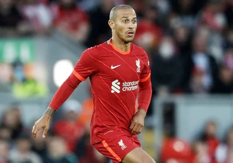 Thiago Alcantara có nguy cơ kết thúc mùa giải này vì chấn thương hông.