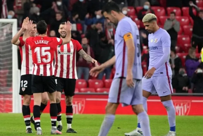 Barcelona tiếp tục lún sâu trong mùa giải tồi tệ.