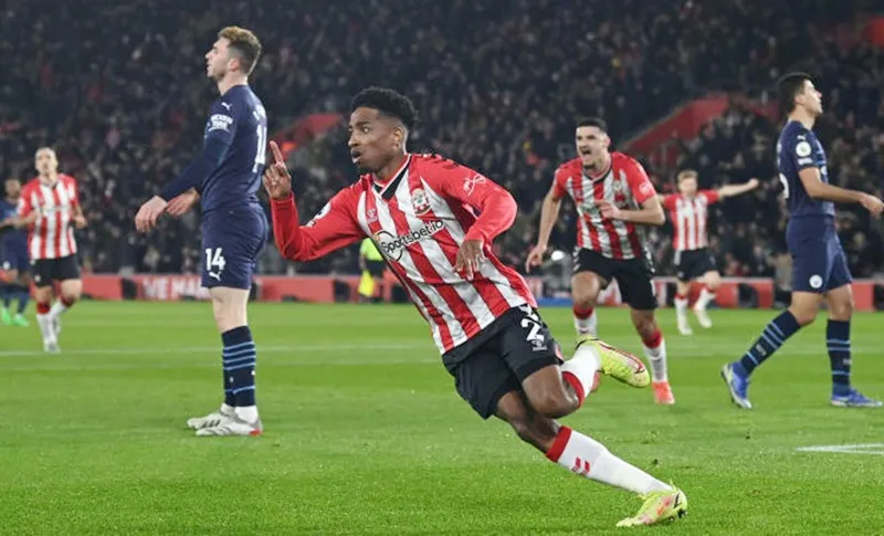 Kyle Walker-Peters mở tỷ số cho Southampton. Ảnh: Getty Images