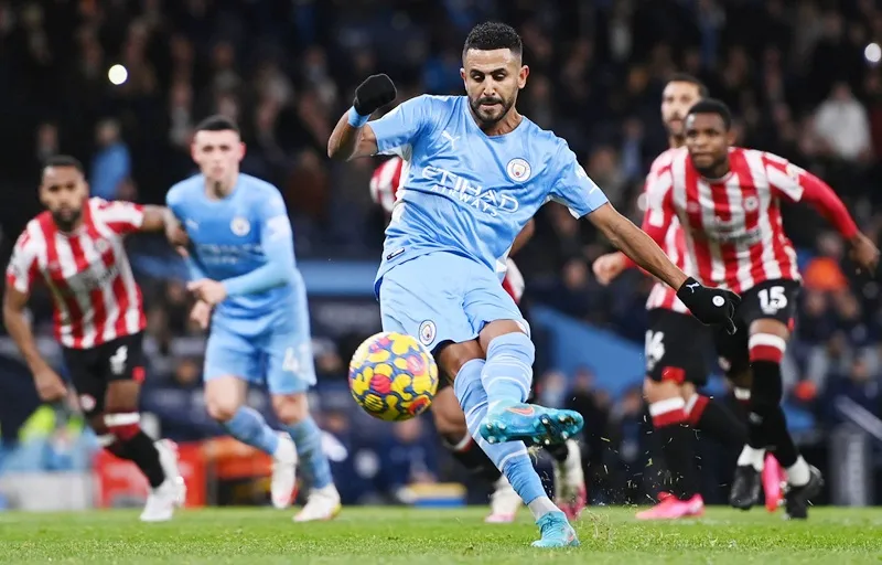 Khuất phục Brentford, Man.City tạo cách biệt 12 điểm ảnh 1