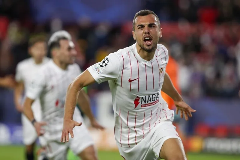 Europa League: Tân binh tỏa sáng giúp Barca đè bẹp Napoli ảnh 1