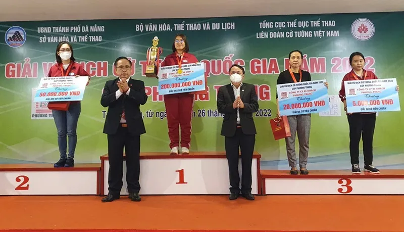 Nhật Quang, Hoàng Yến của cờ tướng TPHCM nhận thưởng 200 triệu đồng vô địch quốc gia ảnh 1