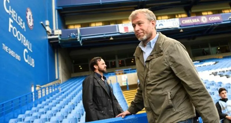 Roman Abramovich sẵn sàng cởi nút thắt khủng hoảng tại Chelsea.