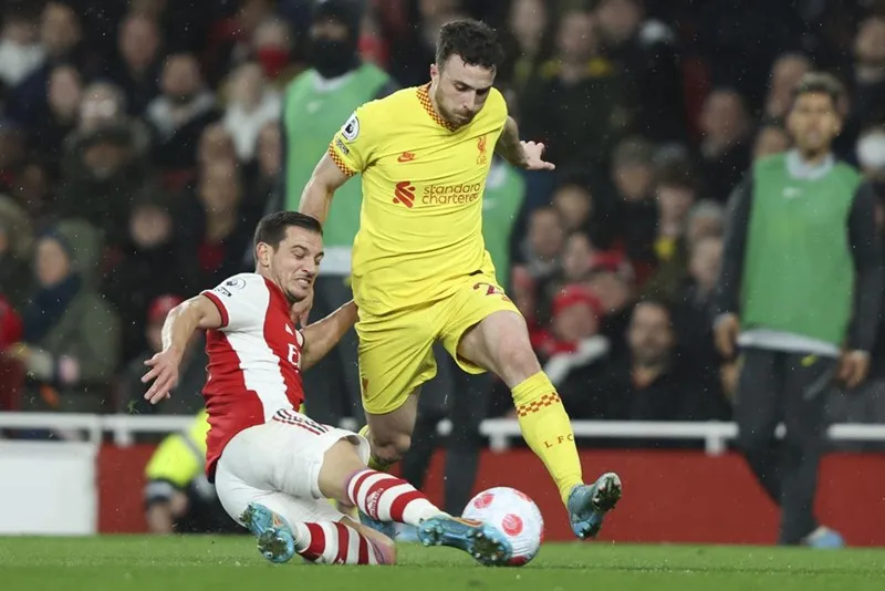 Thắng thuyết phục Arsenal, Liverpool chỉ còn kém Man.City 1 điểm ảnh 1