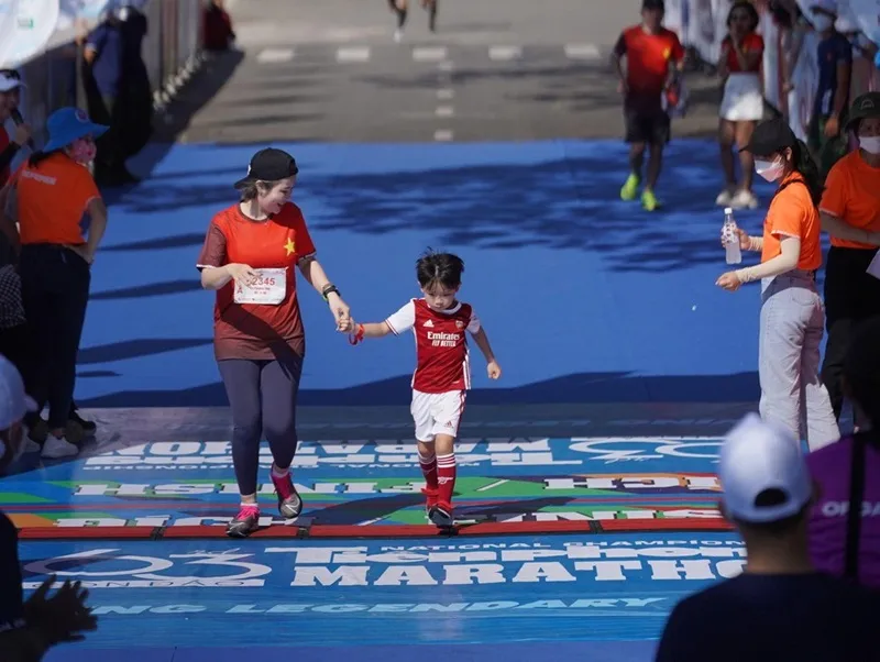 Vượt nắng gió Côn Đảo, các chân chạy chinh phục đỉnh cao marathon vô địch quốc gia ảnh 4