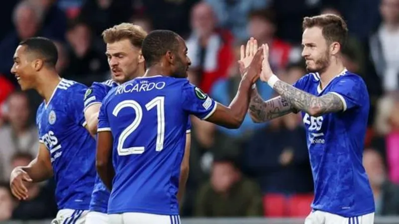 James Maddison và Ricardo Pereira giúp Leicester ngược dòng vào bán kết.