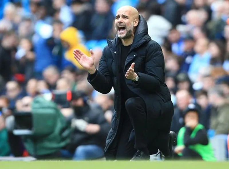 HLV Pep Guardiola tin rằng mọi khó khăn sẽ được các cầu thủ chia sẻ. Ảnh: Getty Images