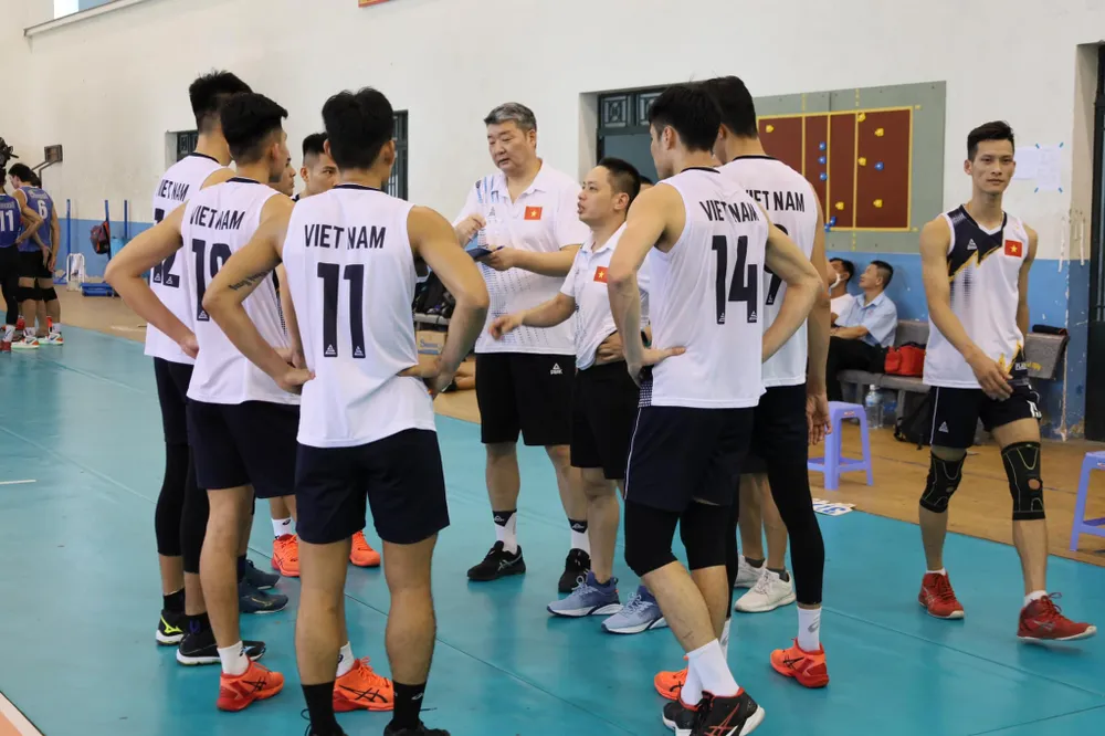 Tập trung chủ công Từ Thanh Thuận, đội tuyển bóng chuyền nam trả 3 tuyển thủ về địa phương ảnh 1