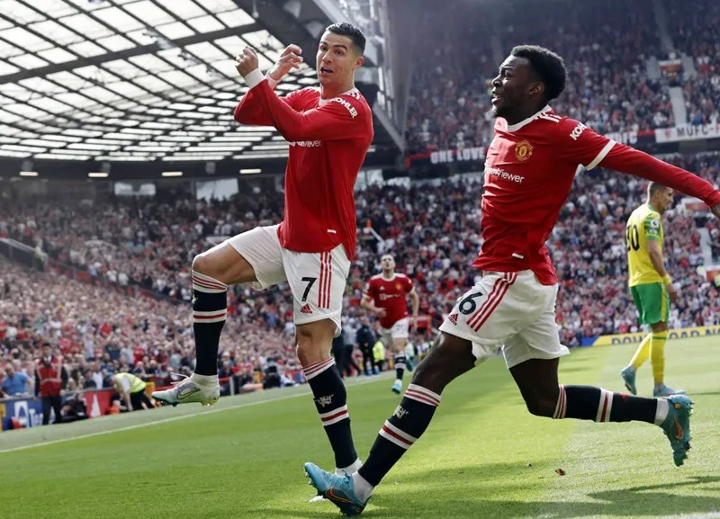 Elanga: “Tôi lắng nghe mọi thứ từ Ronaldo” ảnh 1