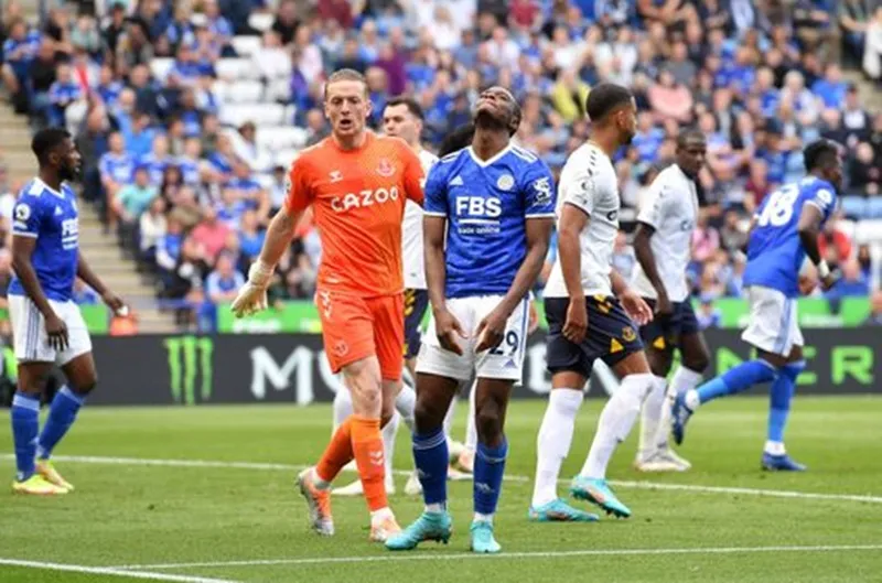 Everton thoát ra khỏi khu vực nguy hiểm ảnh 1