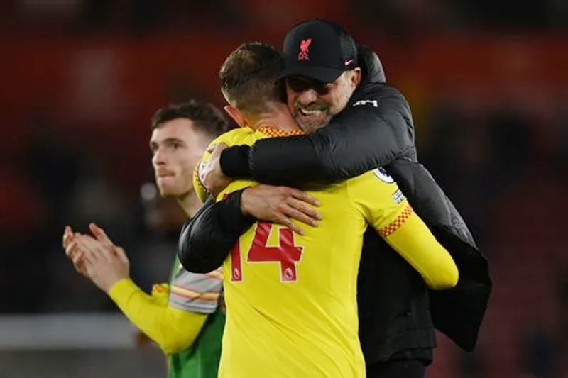 Vượt khó với đội hình 2, Liverpool kéo cuộc đua đến ngày cuối cùng ảnh 1