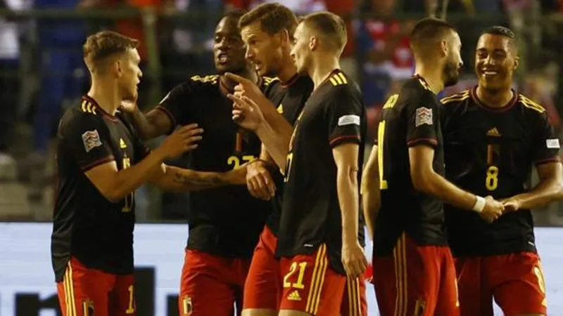 Quỷ đỏ bừng tỉnh để hủy diệt Ba Lan ảnh 1