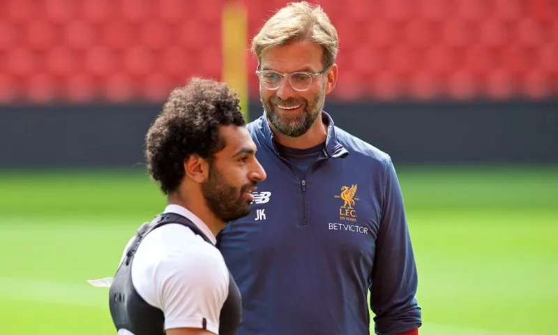 HLV Jurgen Klopp rất vui khi tiếp tục làm thầy của Mohamed Salah. Ảnh: Getty Images