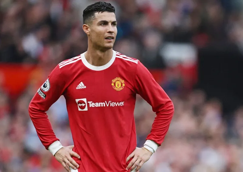 Cristiano Ronaldo có thể sẽ ở lại nếu được giữ nguyên lương. Ảnh: Getty Images