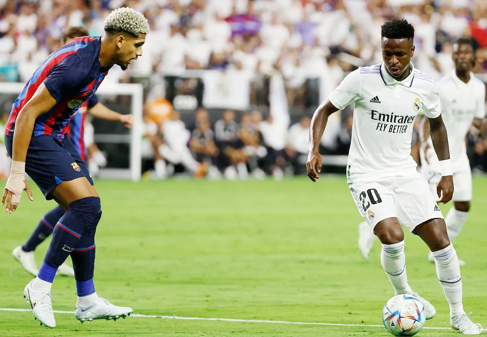 Vinicius Junior (phải) đang phát triển trở thành ngôi sao đẳng cấp.