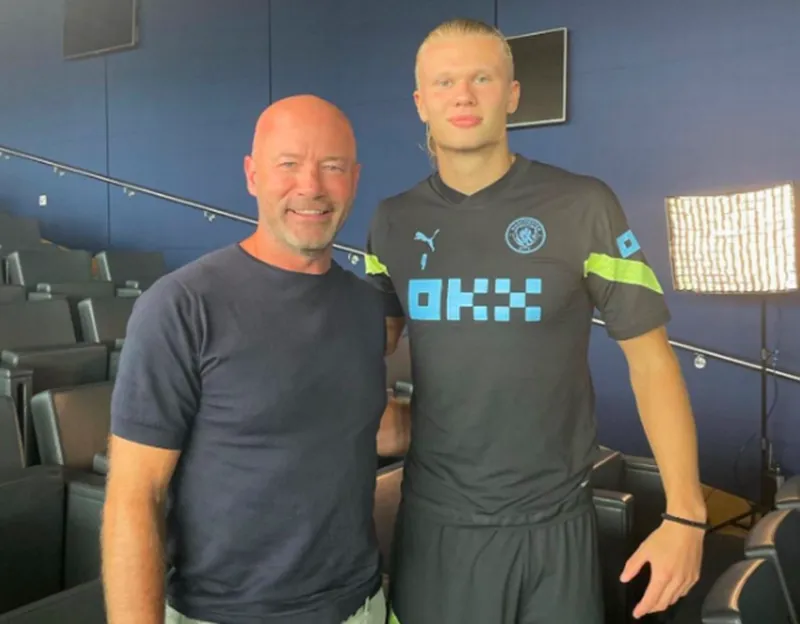 Erling Haaland hào hứng khi được “tư vấn” bởi huyền thoại Alan Shearer.