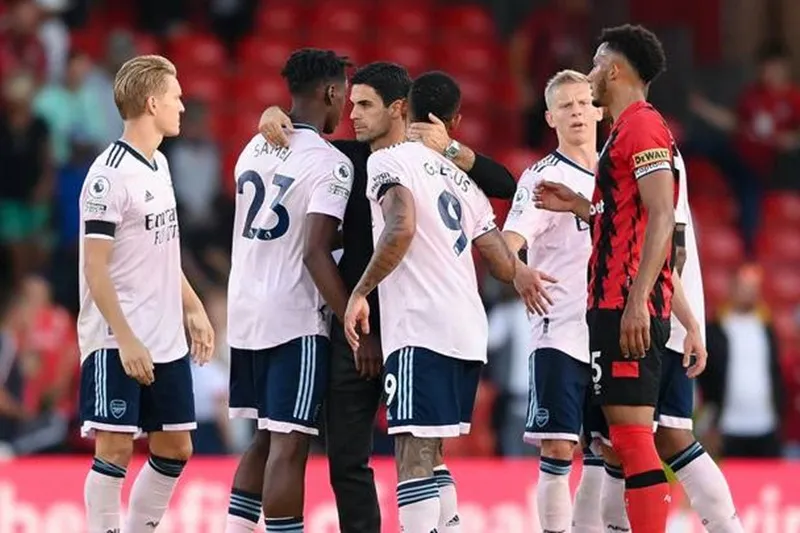 Odegaard lập cú đúp, Jesus tỏa sáng làm nên Arsenal hoàn hảo ảnh 1