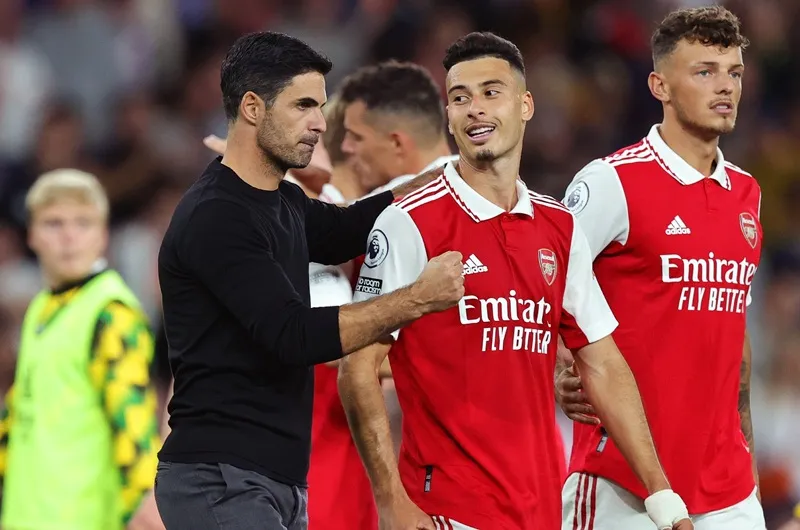 Arsenal kiên cường giữ ngôi đầu ảnh 1