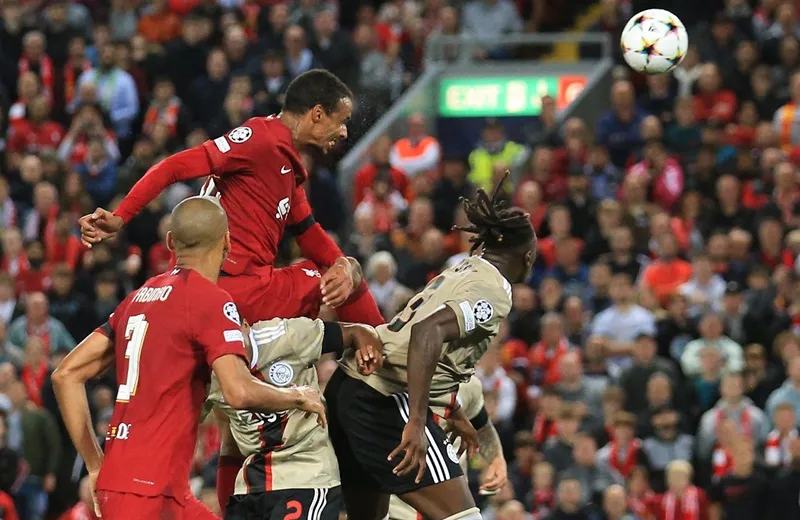 Matip ghi bàn thắng muộn, Liverpool chật vật vượt qua Ajax ảnh 1