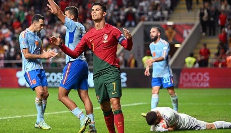 Bàn thắng muộn của Morata nhấn chìm Ronaldo ảnh 1