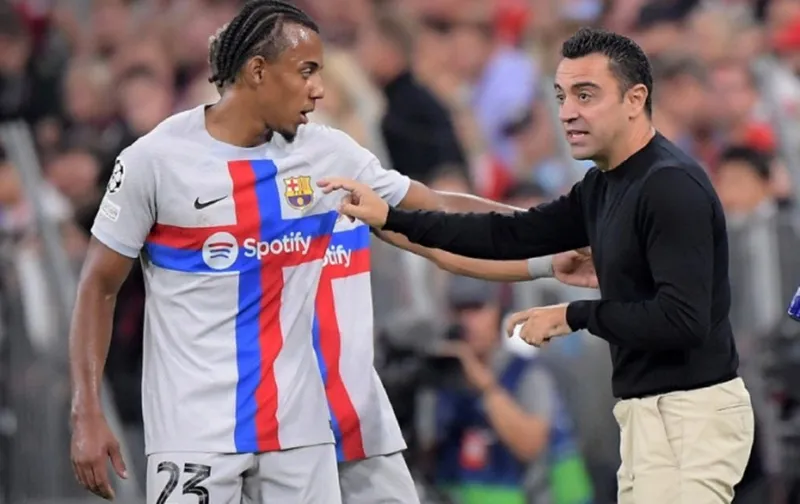 HLV Xavi Hernandez sẽ không có tân binh xuất sắc Jules Kounde khoảng 4 tuần.