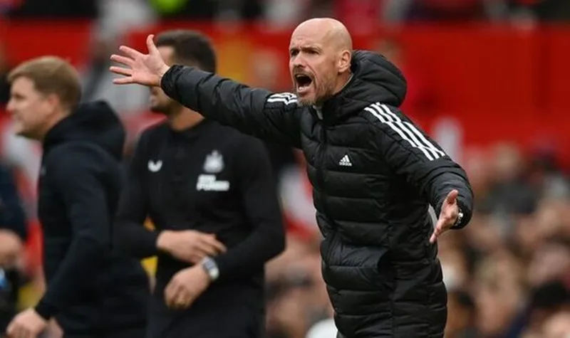 HLV Erik ten Hag chứng kiến trận hòa bất lực trước Newcastle. Ảnh: Getty Images