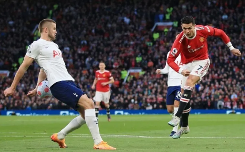 Ten Hag hiểu về phản ứng của Ronaldo khi bị thay ra ảnh 1