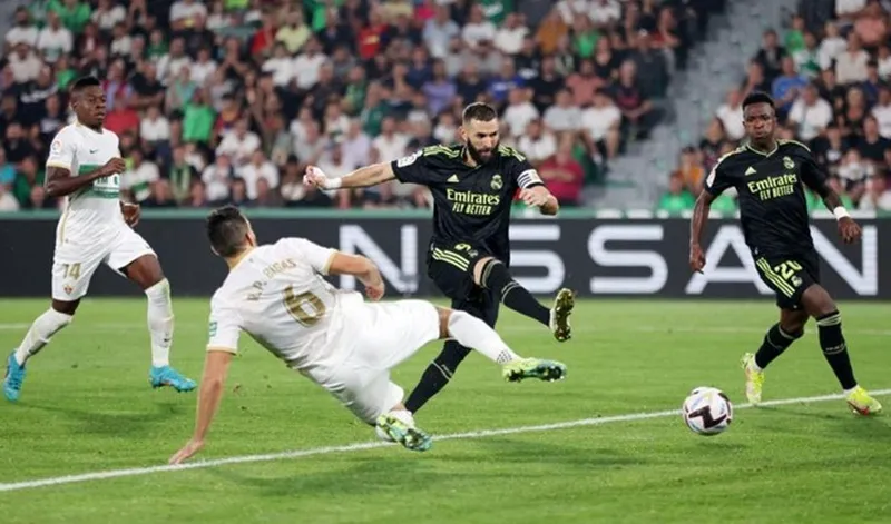 Karim Benzema chỉ còn bàn thắng sau lần thứ 3 đưa bóng vào lưới.