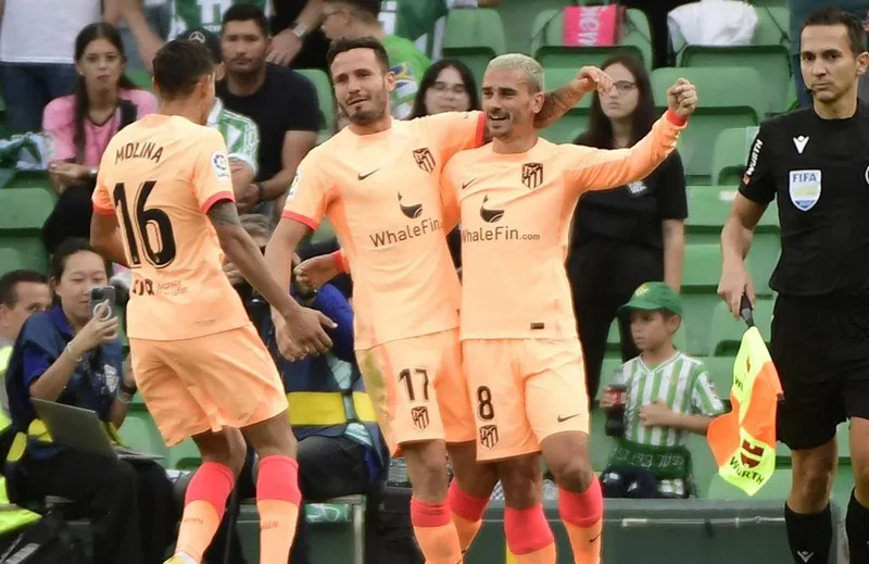 Antoine Griezmann lập công trực tiếp từ một quả phạt góc.